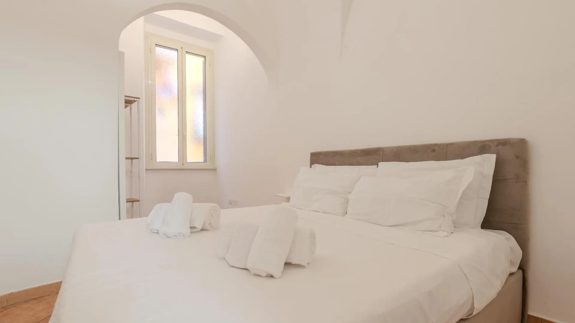Cozy Rhome Roma 0*,  Itália